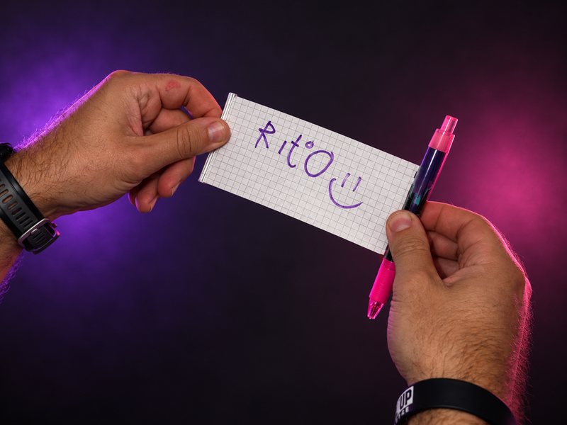 Riťove podpísané ružové pero